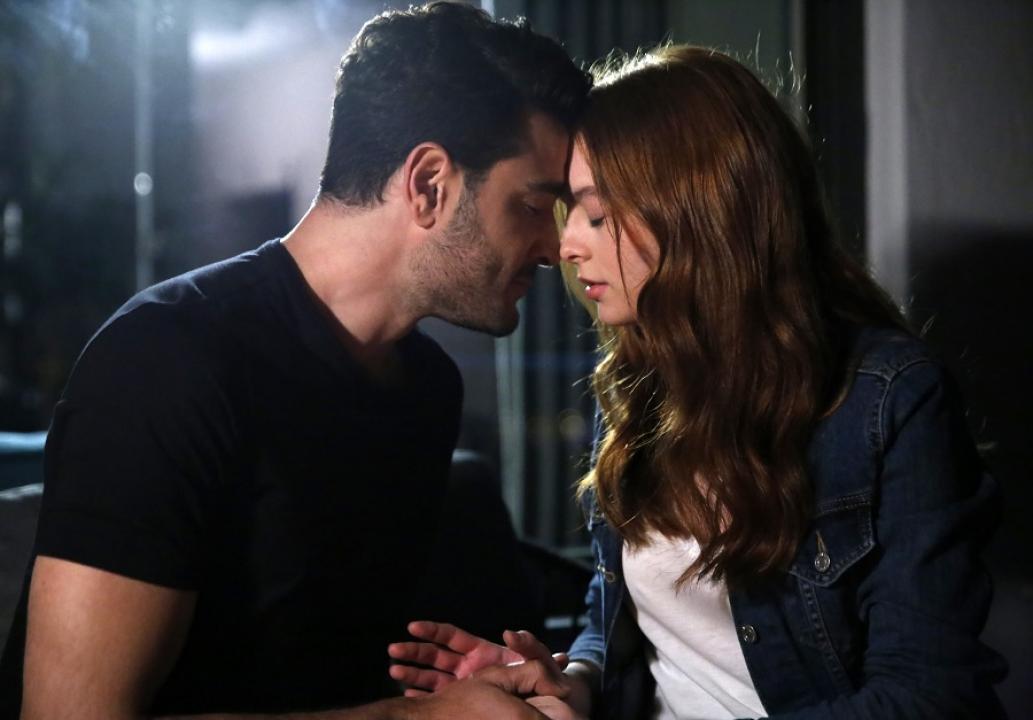 شاهد مسلسل اللطخة الحلقة 5 مترجمة للعربية HD