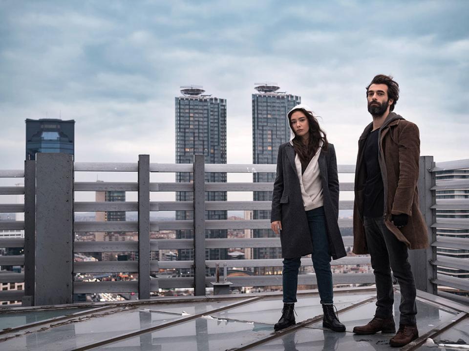 شاهد مسلسل القاع مترجم